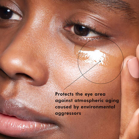 SkinCeuticals Antioxidant AOX Vitamin C Eye Gel is a unique serum-in-a-gel that contains a synergistic combination of 5% pure vitamin C (l-ascorbic acid), 1% phloretin, and 0.5% ferulic acid along with powerful botanicals to protect the delicate eye area from environmental skin ageing – environmental damage and premature signs of ageing caused by free radicals from UV rays, infrared radiation (IRA), and ozone pollution (O3).