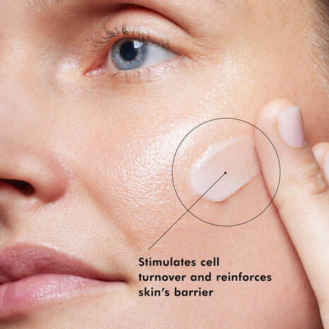 Metacell Renewal B3 is an anti-ageing skin tightening cream specifically designed to improve signs of photoageing. Contains: niacinamide (vitamin B3) to reduce skin discolouration and strengthen the skin’s moisture barrier, a tri-peptide concentrate to improve skin firmness and reduce the appearance of fine lines, and glycerin to hydrate the skin.