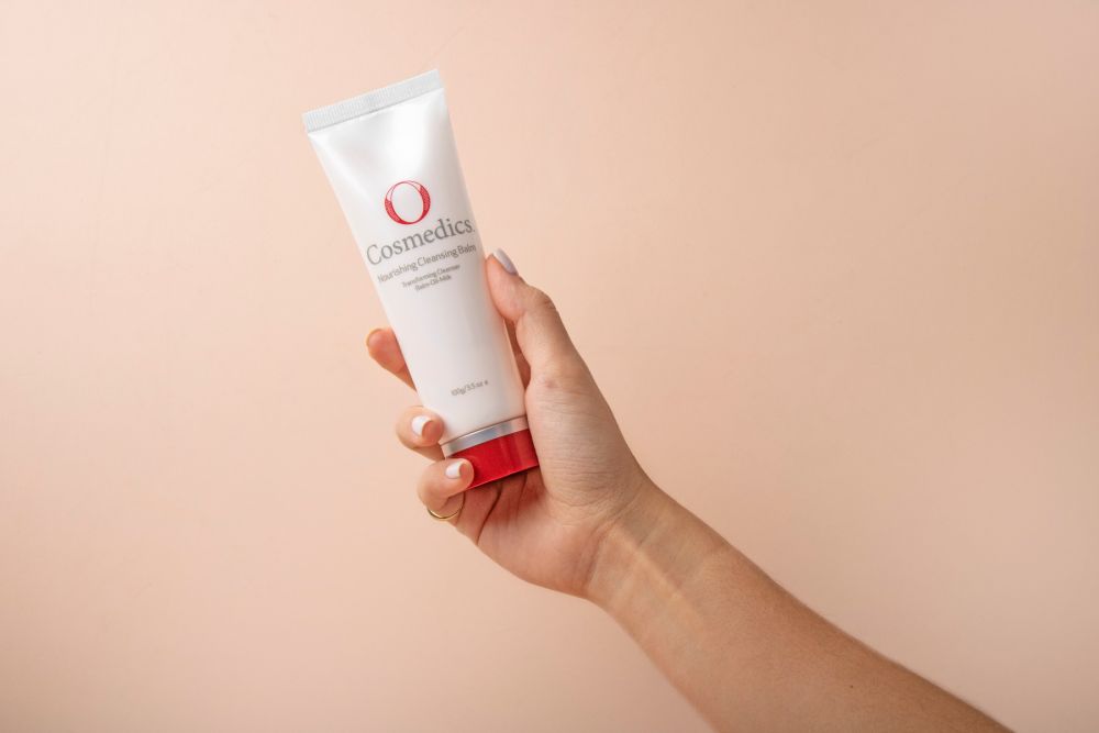 O Cosmedics Sale. O Cosmedics Nourishing Cleansing Balm is suitable for all skin types as it picks up dirt, purifies and removes make up. O Cosmedics Nourishing Cleansing Balm contains Avocado Oil and Shea butter. Goes on as a balm, is massaged in as an oil and turns to a milk