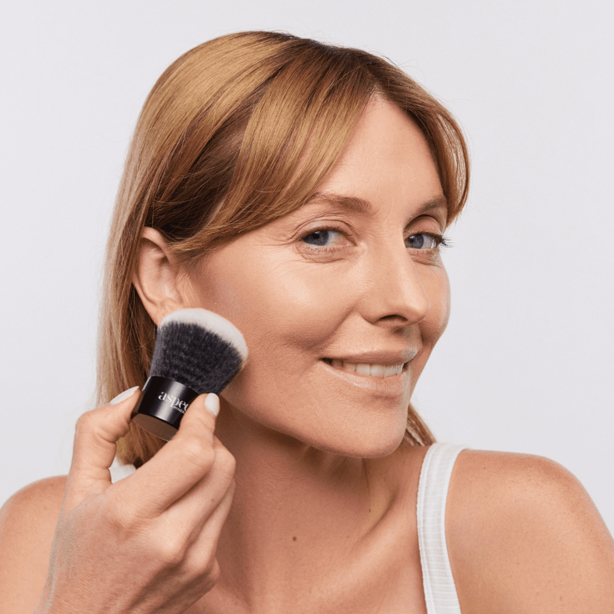 Aspect Minerals Kabuki Brush used for buffing mineral makeup into the skin for a polished natural-looking complexion.