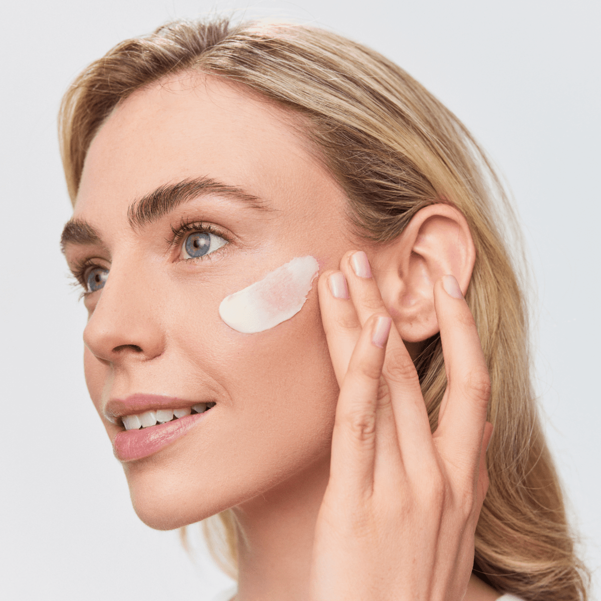 Woman applying Aspect Probiotic Mask to her face, demonstrating the nourishing probiotic treatment that boosts hydration, supports the microbiome and restores radiance.
