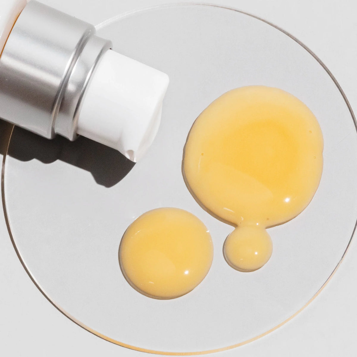 Cosmedix Clarity Skin-Clarifying Serum with salicylic acid, niacinamide and soothing botanicals for oily skin.