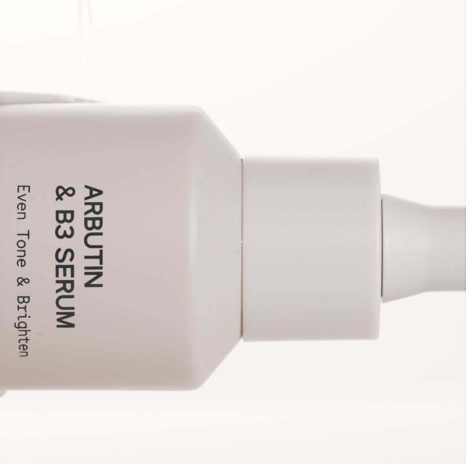 INSKIN.CO Arbutin & B3 Serum close up highlighting gentle brightening serum for discolouration and skin clarity.
