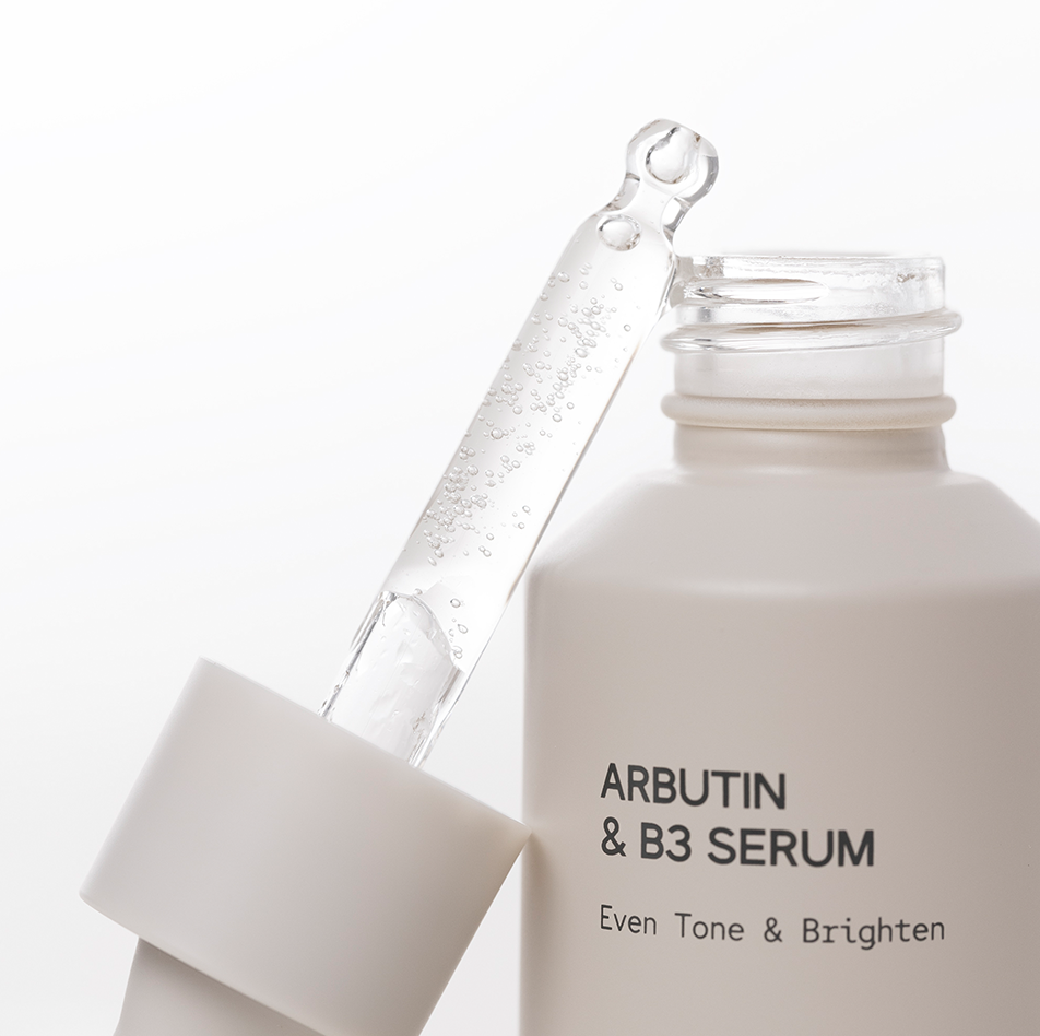INSKIN.CO Arbutin & B3 Serum open bottle with dropper showcasing lightweight serum texture for pigmentation correction.