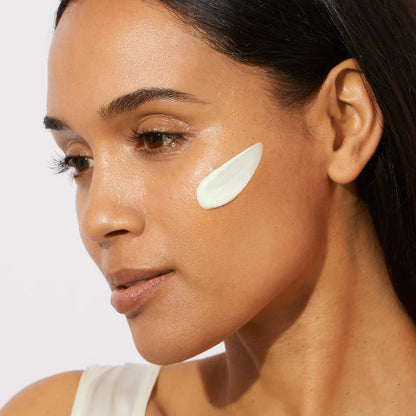 Medik8 Sale. Medik8 Advanced Day Total Protect Anti Aging Moisturiser with sunscreen. Contains multi weight Hyaluronic acid