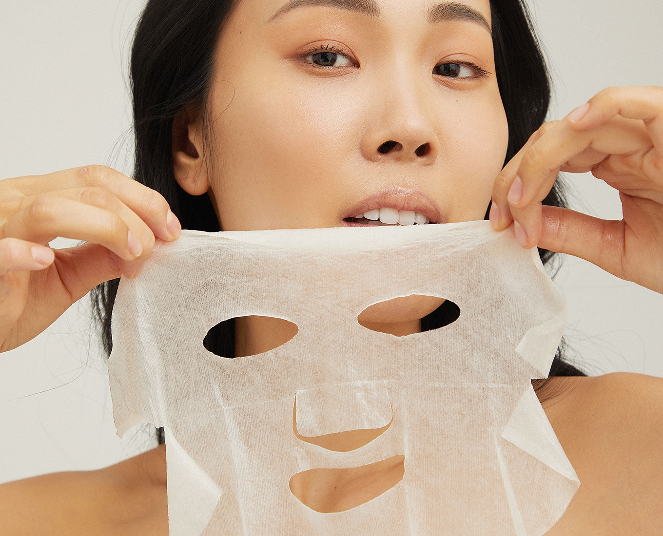 Neurocosmedics Sale. Neurocosmedics B3 Glow Sheet Mask is suitable for almost all skin types. Neurocosmedics B3 Glow Sheet Mask contains Niacinamide, Chamomile Extract, Fennel Seed Extract and Soybean Oil. Neurocosmedics B3 Glow Sheet Mask will brighten your complexion, increase hydration and give your skin a radiant glow.