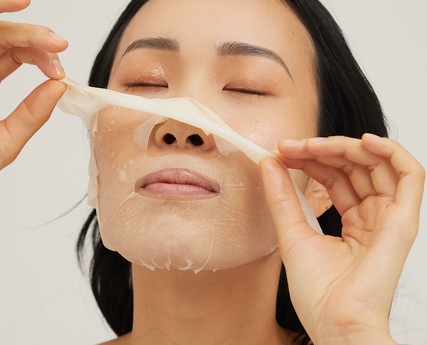Neurocosmedics Sale. Neurocosmedics B3 Glow Sheet Mask is suitable for almost all skin types. Neurocosmedics B3 Glow Sheet Mask contains Niacinamide, Chamomile Extract, Fennel Seed Extract and Soybean Oil. Neurocosmedics B3 Glow Sheet Mask will brighten your complexion, increase hydration and give your skin a radiant glow.