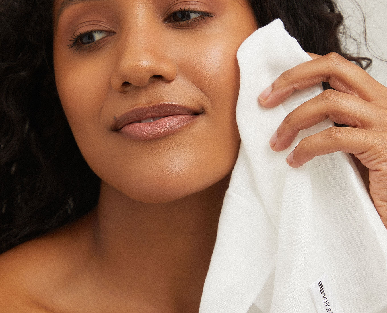 Neurocosmedics Sale. Neurocosmedics Muslin Cleansing Cloth is suitable for all skin types. Neurocosmedics Muslin Cleansing Cloth is made with 100% Cotton Muslin Cloth. Neurocosmedics Muslin Cleansing Cloth will melt away makeup, dirt, and pollution with your choice of cleanser and then remove using a warm Muslin Cleansing Cloth. These cloths are machine washable and reusable