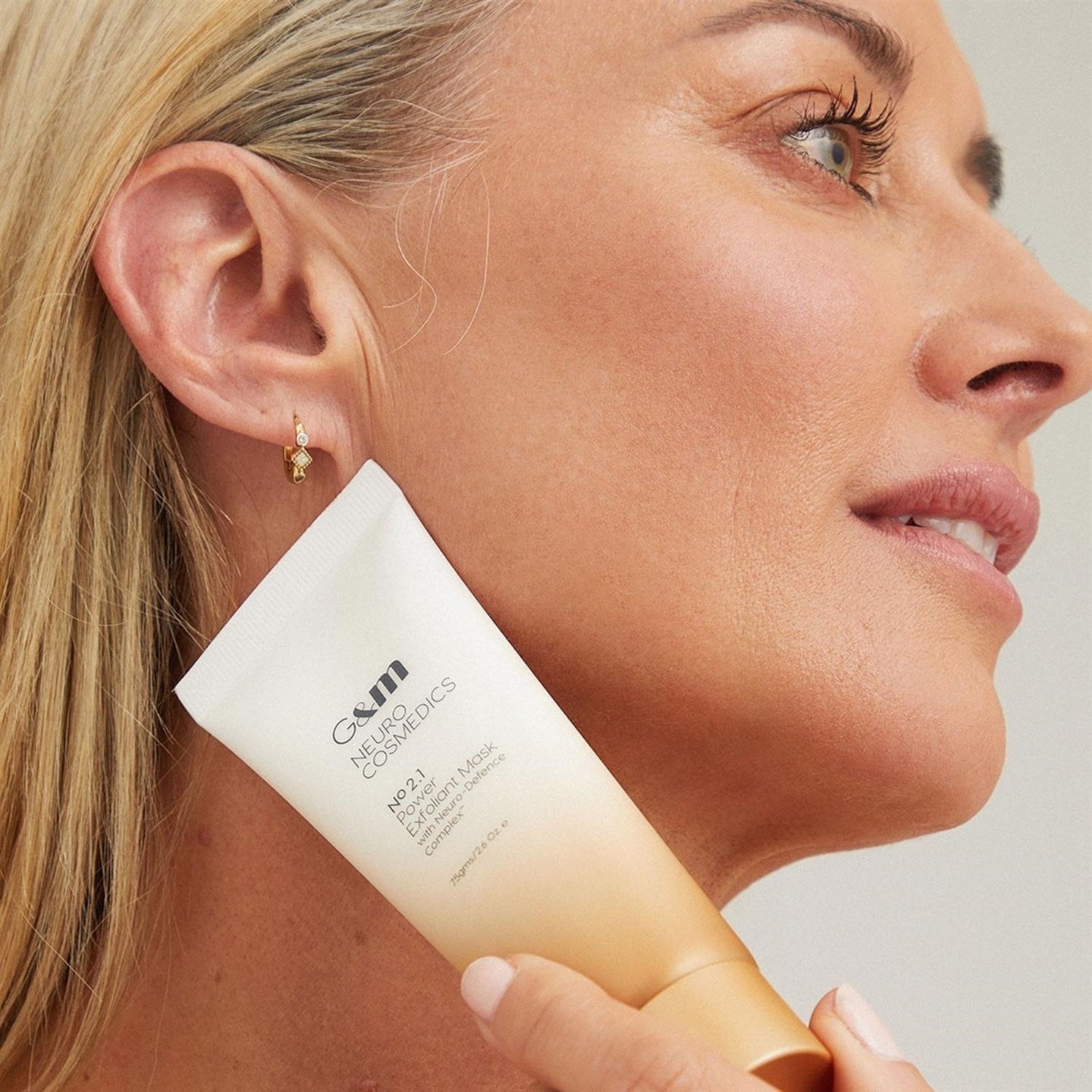 Neurocosmedics Sale. Neurocosmedics Power Exfoliant Mask is suitable for most skin types. Neurocosmedics Power Exfoliant Mask contains Lactic Acid, Glycolic Acid, Caviar Lime Pearls, Bamboo and Olive Seeds. Neurocosmedics Power Exfoliant Mask exfoliates and hydrates simultaneously.