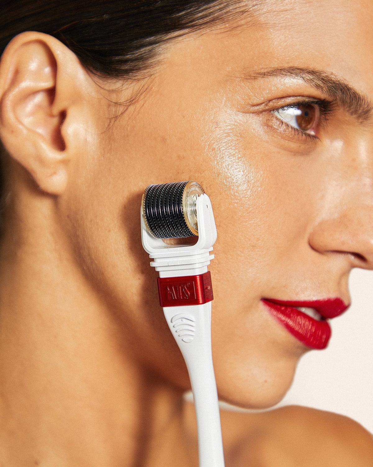 O Cosmedics O Skin-Inject Derma Roller for targeted facial microneedling to support uneven skin texture and enlarged-looking pores.