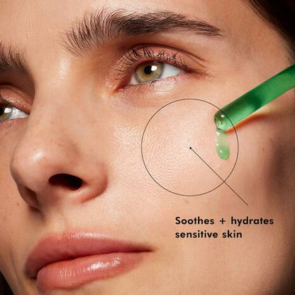 SkinCeuticals Phyto Corrective Gel Serum is a gentle calming serum formulated with hydrating hyaluronic acid and a botanical blend of cucumber, thyme, olive leaf, and other comforting ingredients, making it an ideal hydrating serum for sensitised skin. This soothing serum helps even out skin tone and promote a clear, fresh-looking complexion, without feeling too heavy on the skin.